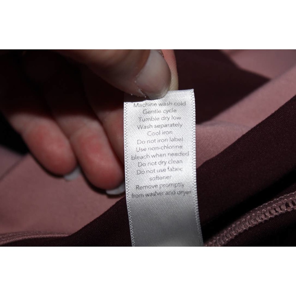 Womens Athleta Chroma 7/8 Tights Red Pink Athletic Cropped Capri Leggings Size M - Picture 6 of 7